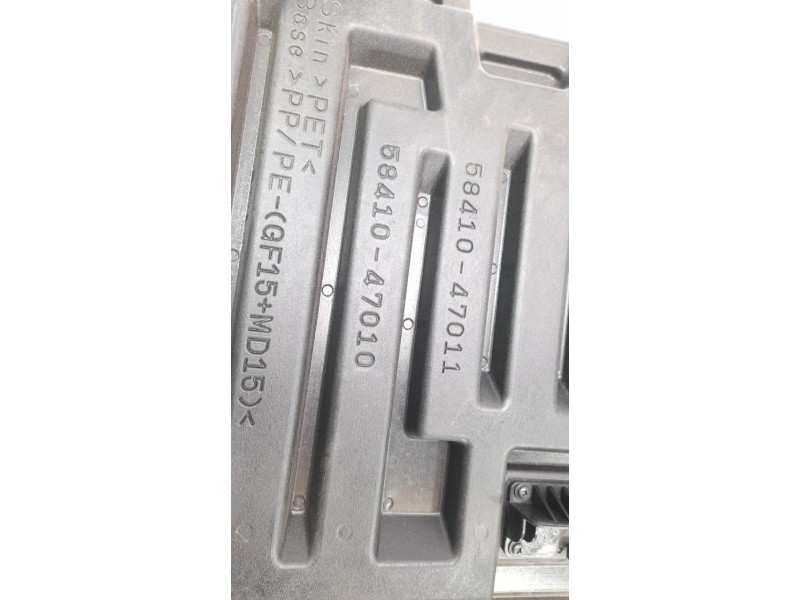 Recambio de bandeja trasera para toyota prius+ advance referencia OEM IAM 5841047010  