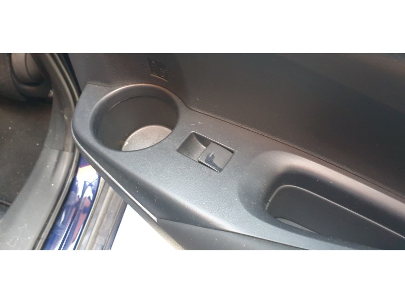 Recambio de mando elevalunas trasero derecho para toyota corolla (e21) referencia OEM IAM 8481002250  