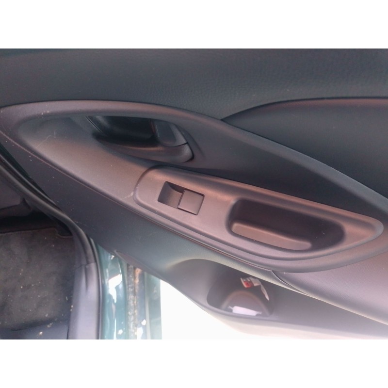 Recambio de mando elevalunas trasero derecho para toyota yaris (_p21_, _pa1_, _ph1_) 1.5 hybrid (mxph10) referencia OEM IAM   