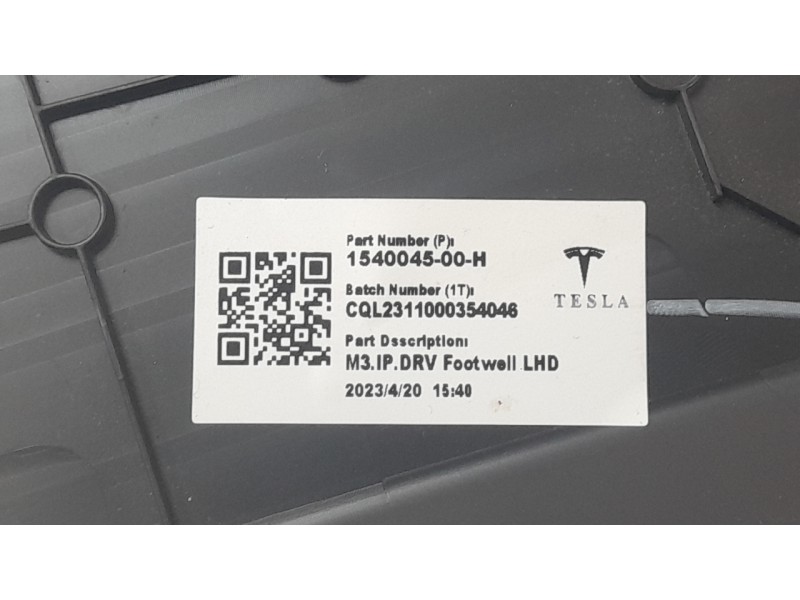 Recambio de moldura para tesla model 3 ev referencia OEM IAM 154004500H  