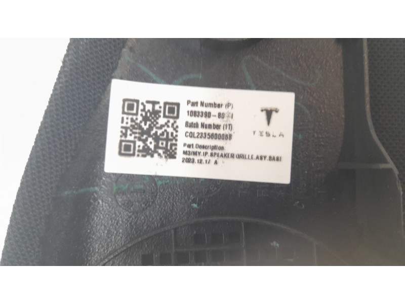 Recambio de moldura para tesla model 3 ev referencia OEM IAM 108339080  
