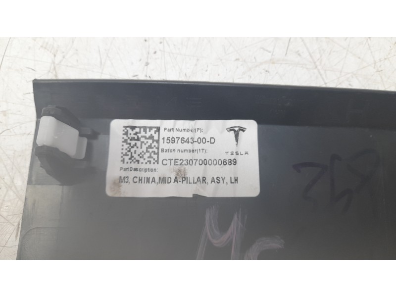 Recambio de moldura para tesla model 3 ev referencia OEM IAM 159764300D  