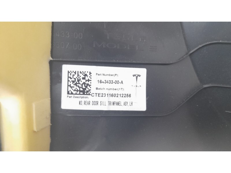 Recambio de moldura para tesla model 3 ev referencia OEM IAM 164343300A  