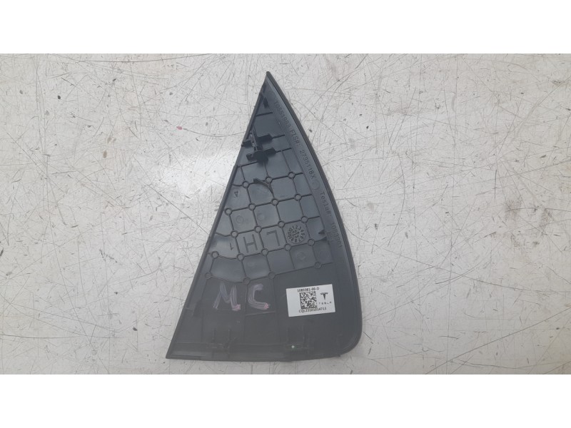 Recambio de moldura para tesla model 3 ev referencia OEM IAM 108336100D  
