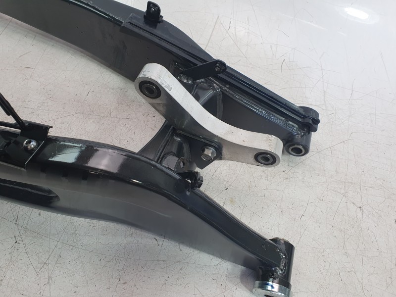 Recambio de basculante para yamaha yzf-r 7 yzf-r 7 referencia OEM IAM BEB2211001P0  