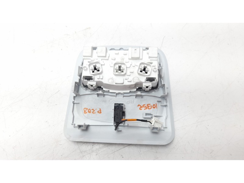 Recambio de luz interior para peugeot 208 1.2 16v vti referencia OEM IAM 96754056  
