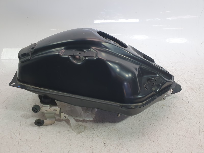 Recambio de deposito combustible para yamaha yzf-r 7 yzf-r 7 referencia OEM IAM BEB241100000  