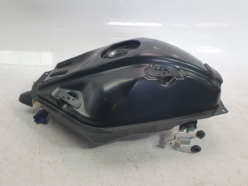 Recambio de deposito combustible para yamaha yzf-r 7 yzf-r 7 referencia OEM IAM BEB241100000  