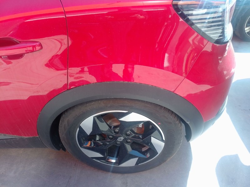 Recambio de aletin trasero izquierdo para renault captur e-tech hybrid referencia OEM IAM   