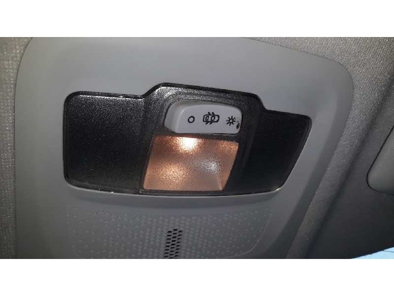 Recambio de luz interior para peugeot 208 1.2 16v vti referencia OEM IAM 96754056  