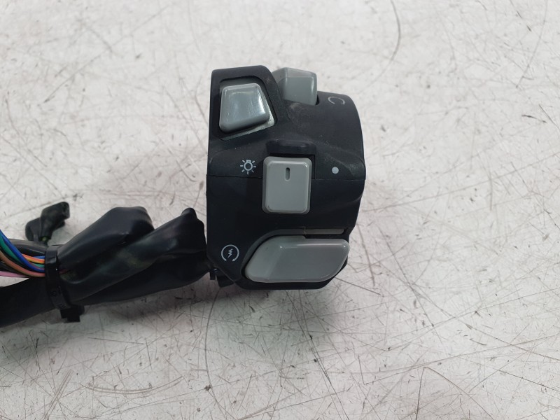 Recambio de piña luces derecha para zontes motorcycles zt125 -u referencia OEM IAM 1184200184000  