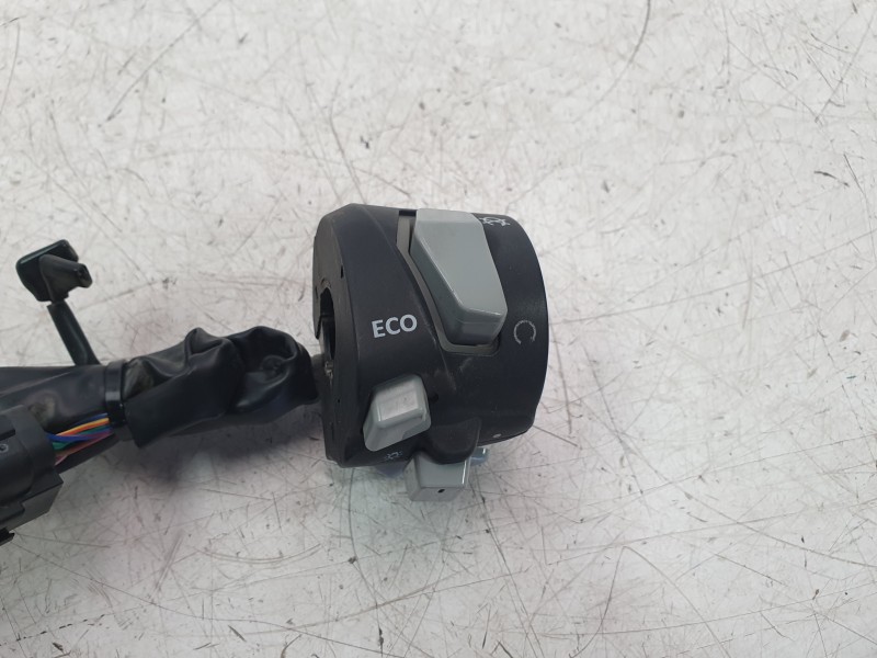 Recambio de piña luces derecha para zontes motorcycles zt125 -u referencia OEM IAM 1184200184000  