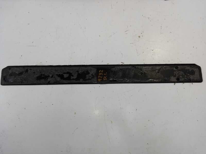 Recambio de moldura para renault megane iii coupe dynamique referencia OEM IAM   