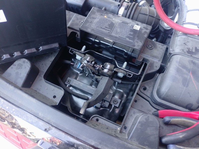 Recambio de cerradura capo para renault captur e-tech hybrid referencia OEM IAM   