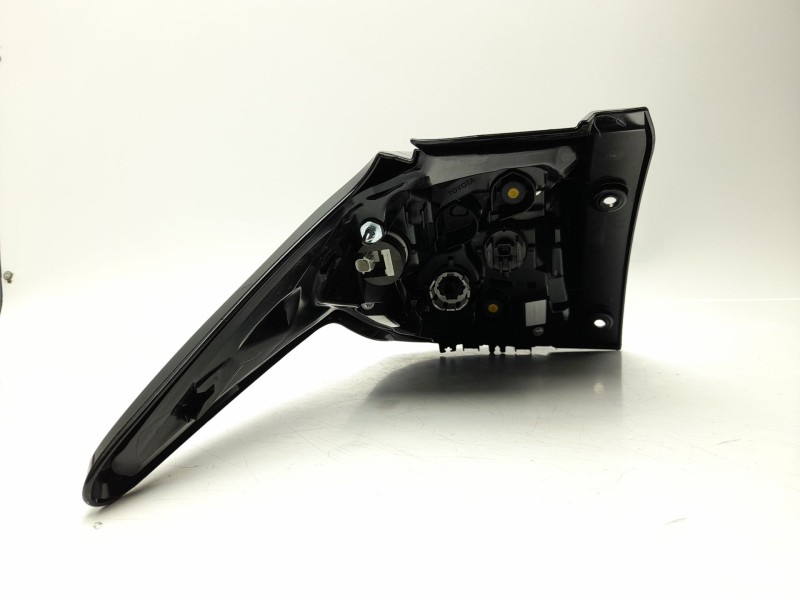 Recambio de piloto trasero derecho para toyota yaris (_p21_, _pa1_, _ph1_) 1.5 hybrid (mxph10) referencia OEM IAM 81551K0040  