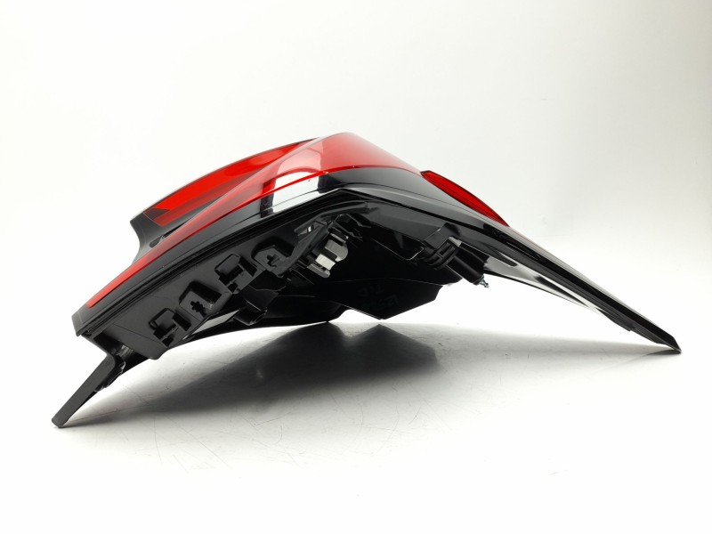 Recambio de piloto trasero derecho para toyota yaris (_p21_, _pa1_, _ph1_) 1.5 hybrid (mxph10) referencia OEM IAM 81551K0040  