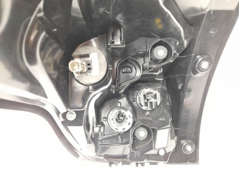 Recambio de piloto trasero derecho para toyota yaris (_p21_, _pa1_, _ph1_) 1.5 hybrid (mxph10) referencia OEM IAM 81551K0040  