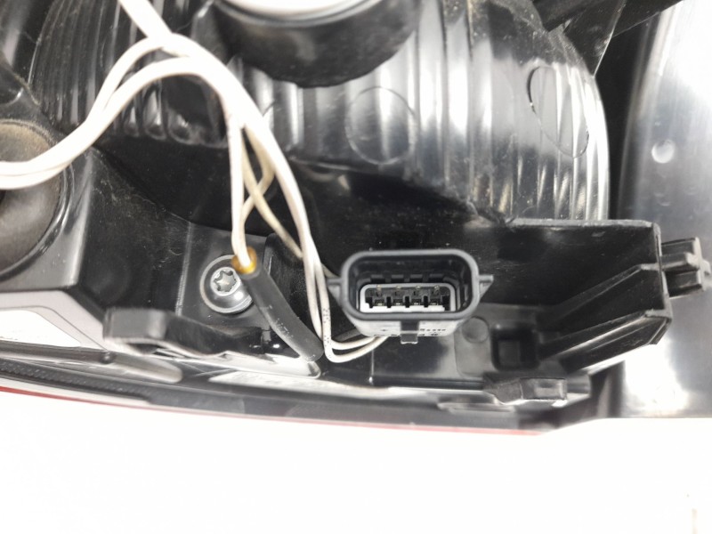 Recambio de piloto trasero derecho para renault clio v (b7_) 1.0 lpg (b7mt) referencia OEM IAM 265504885R  103F18140770/16018522