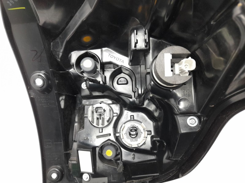 Recambio de piloto trasero izquierdo para toyota yaris (_p21_, _pa1_, _ph1_) 1.5 hybrid (mxph10) referencia OEM IAM 81561K0040  