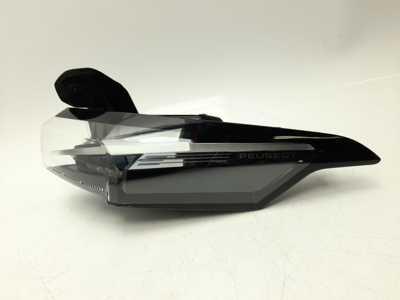 Recambio de piloto trasero derecho para peugeot 408 ii (fp_, f3_, fm_) puretech 130 referencia OEM IAM 9835299380  