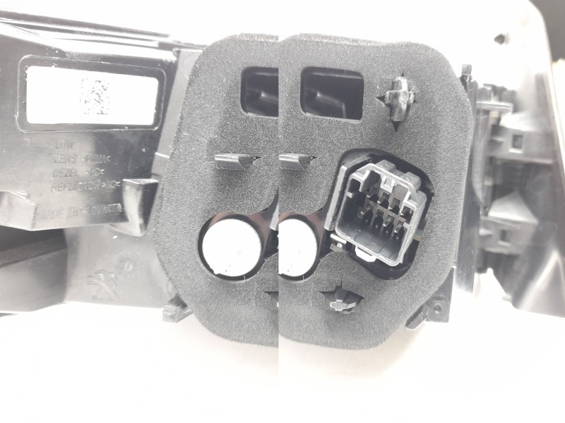 Recambio de piloto trasero derecho para peugeot 408 ii (fp_, f3_, fm_) puretech 130 referencia OEM IAM 9835299380  