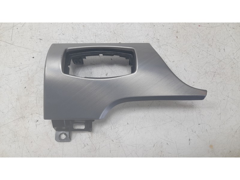 Recambio de moldura para ford mustang convertible gt referencia OEM IAM FR3B13D168CHS  