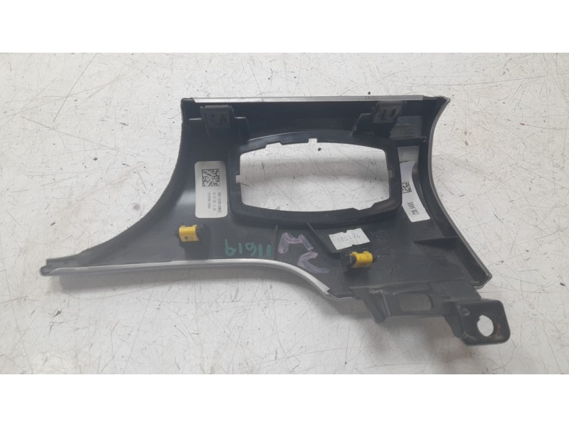 Recambio de moldura para ford mustang convertible gt referencia OEM IAM FR3B13D168CHS  