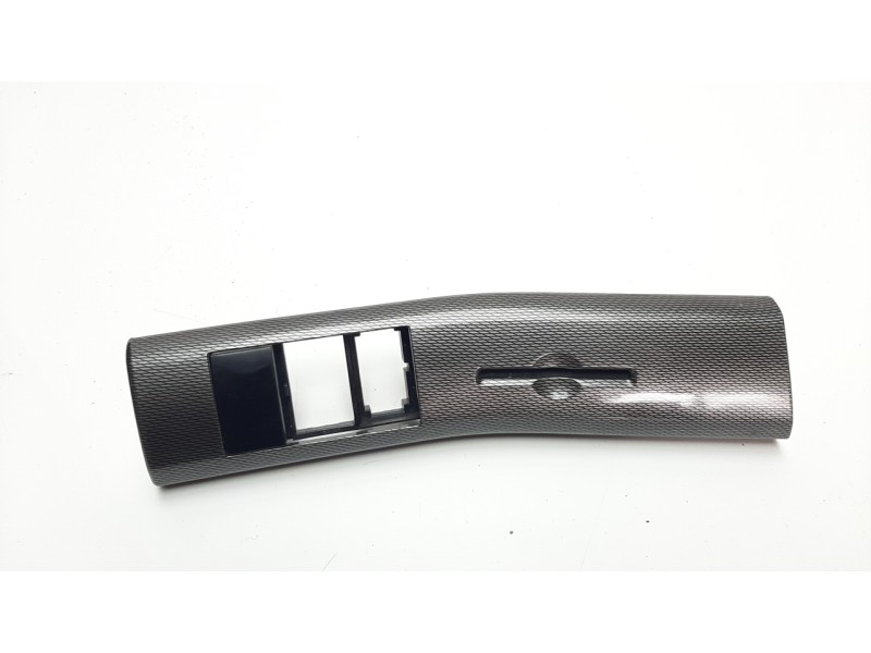 Recambio de moldura para ssangyong rodius 2.0 td cat referencia OEM IAM 766762100  