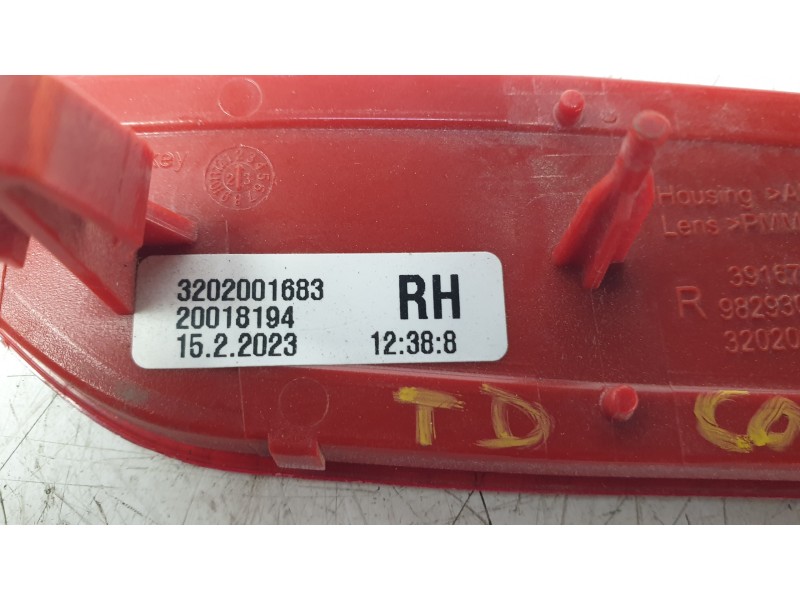 Recambio de piloto trasero derecho paragolpes para opel corsa f (p2jo) 1.2 (68) referencia OEM IAM 3202001683  