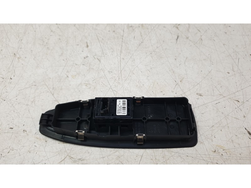 Recambio de mando elevalunas delantero derecho para bmw x1 (f48) sdrive 18 d referencia OEM IAM 61319208107  