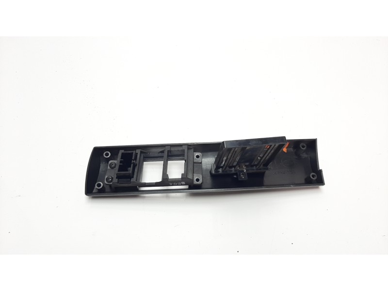 Recambio de moldura para ssangyong rodius 2.0 td cat referencia OEM IAM 766762100  