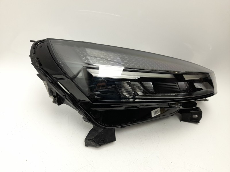 Recambio de faro derecho para mitsubishi colt referencia OEM IAM 260103507R  