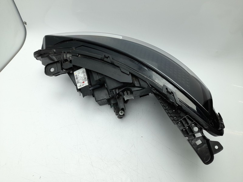 Recambio de faro derecho para mitsubishi colt referencia OEM IAM 260103507R  