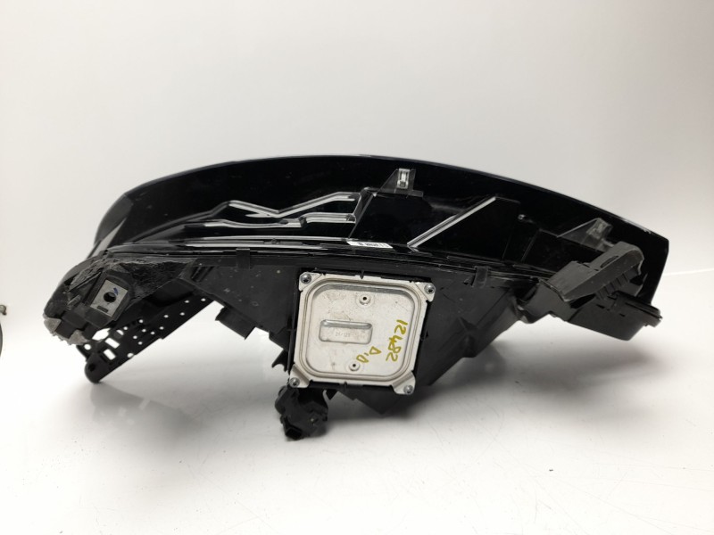 Recambio de faro derecho para mitsubishi colt referencia OEM IAM 260103507R  