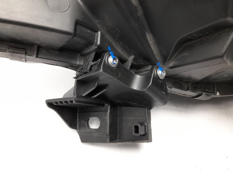 Recambio de faro derecho para mitsubishi colt referencia OEM IAM 260103507R  