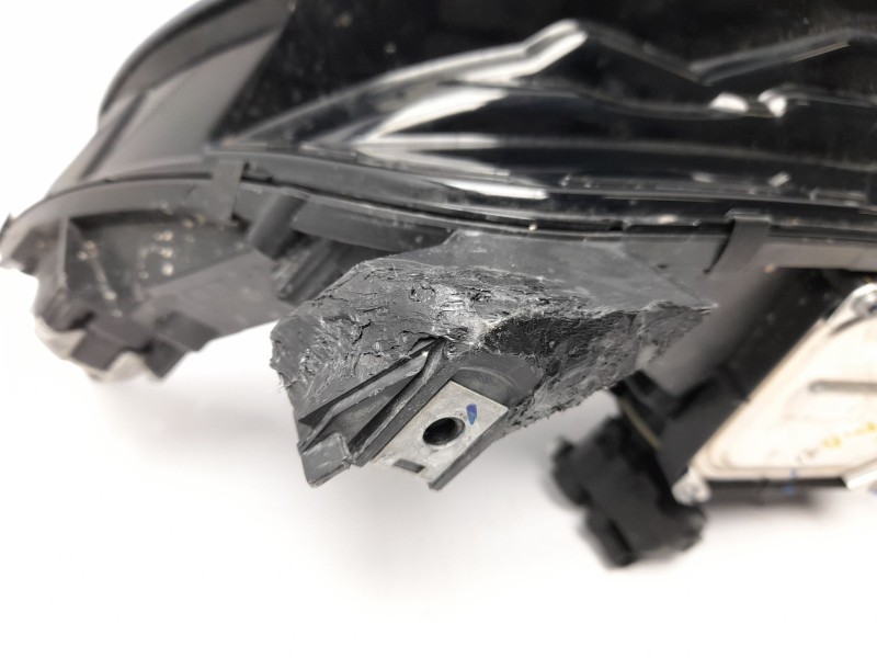 Recambio de faro derecho para mitsubishi colt referencia OEM IAM 260103507R  