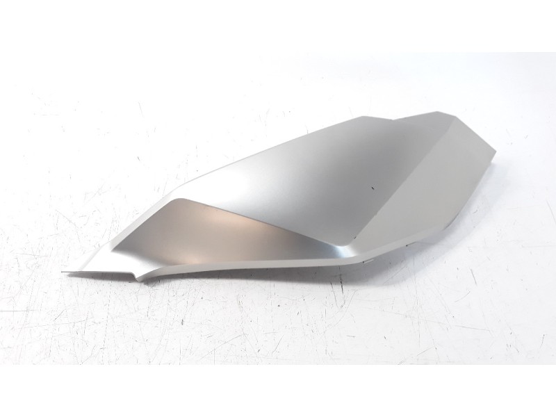 Recambio de moldura para honda x-adv referencia OEM IAM 77261MKTD00ZB  