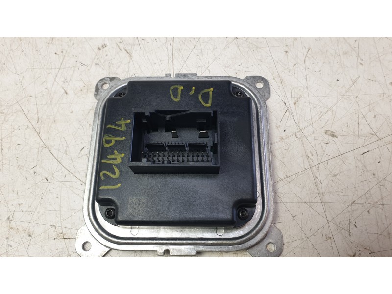 Recambio de centralita faros xenon para renault captur e-tech hybrid referencia OEM IAM 260555572R  