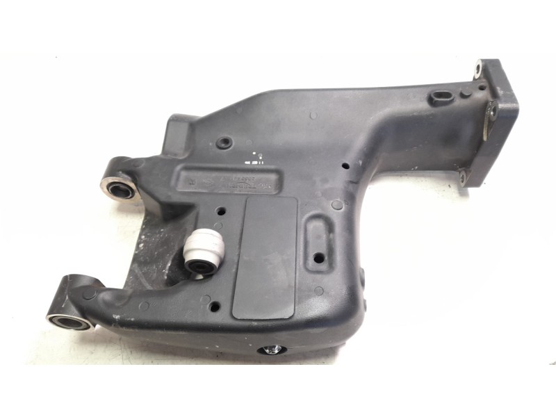 Recambio de basculante para triumph rocket 3 r referencia OEM IAM T2050547  