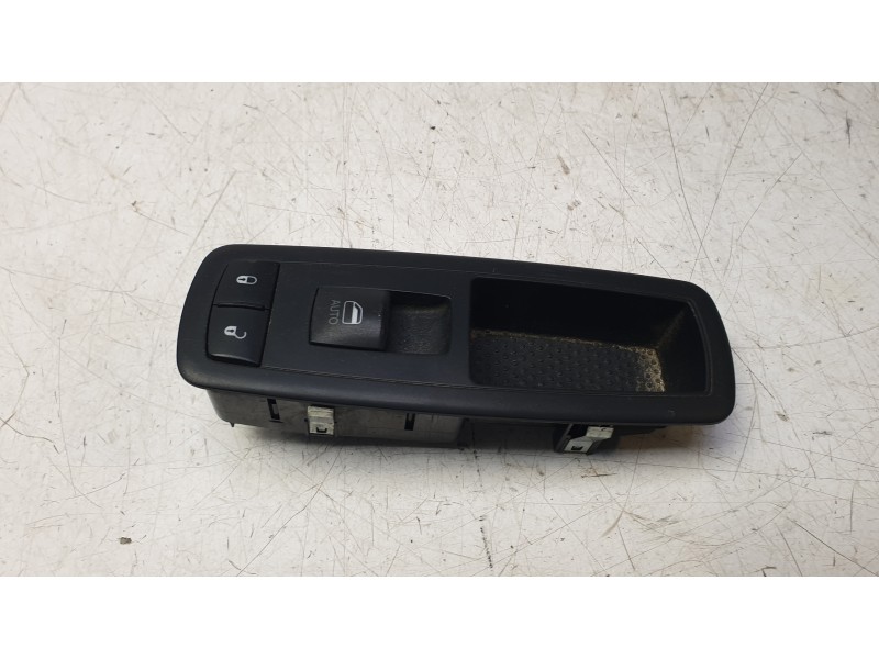 Recambio de mando elevalunas delantero derecho para jeep cherokee limited 4wd referencia OEM IAM 68268251AC  
