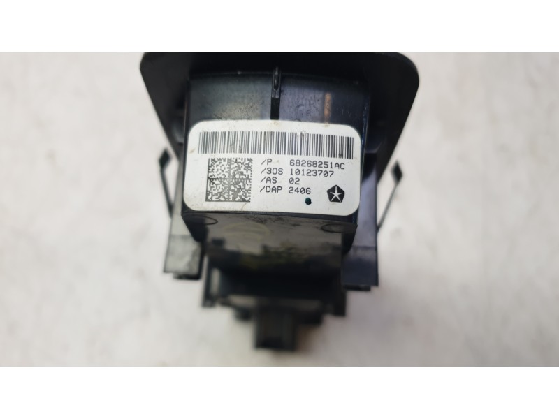 Recambio de mando elevalunas delantero derecho para jeep cherokee limited 4wd referencia OEM IAM 68268251AC  