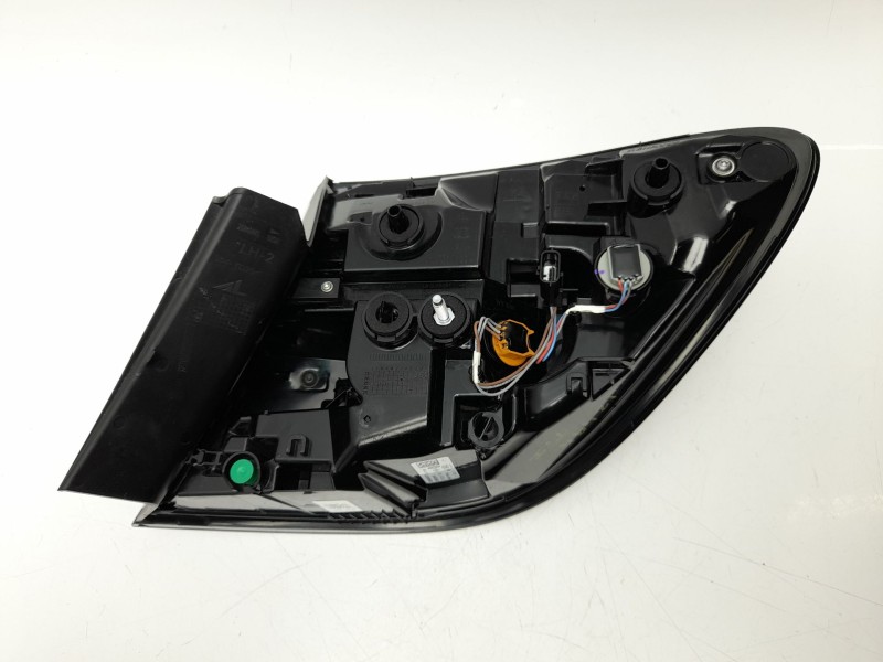 Recambio de piloto trasero izquierdo para renault captur e-tech hybrid referencia OEM IAM 265550246R  