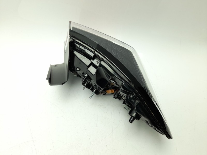 Recambio de piloto trasero izquierdo para renault captur e-tech hybrid referencia OEM IAM 265550246R  