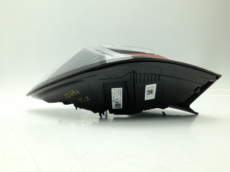 Recambio de piloto trasero izquierdo para renault captur e-tech hybrid referencia OEM IAM 265550246R  