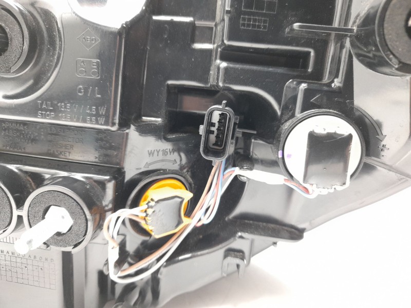 Recambio de piloto trasero izquierdo para renault captur e-tech hybrid referencia OEM IAM 265550246R  