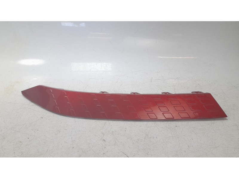 Recambio de moldura para renault captur e-tech hybrid referencia OEM IAM 623824081R  