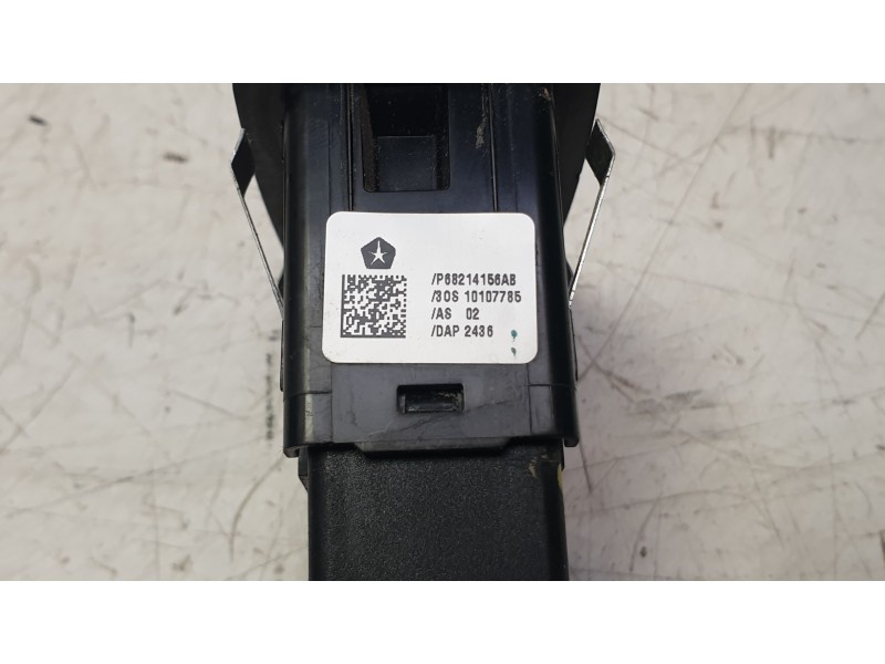 Recambio de mando elevalunas trasero derecho para jeep cherokee limited 4wd referencia OEM IAM 68214156AA  