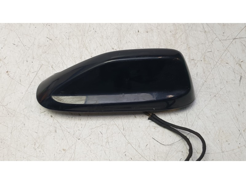 Recambio de antena para jeep cherokee limited 4wd referencia OEM IAM 6ZZ66AXRAA  