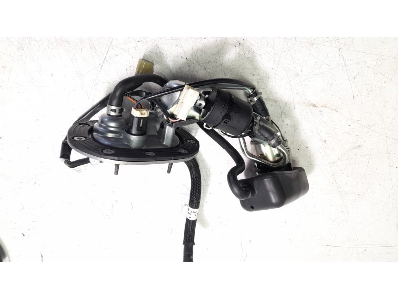 Recambio de bomba combustible para triumph rocket 3 r referencia OEM IAM T2402902  