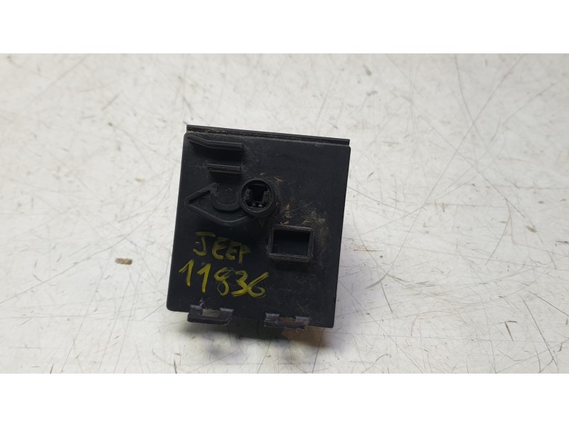 Recambio de actuador cierre para jeep cherokee limited 4wd referencia OEM IAM 68140743AC  